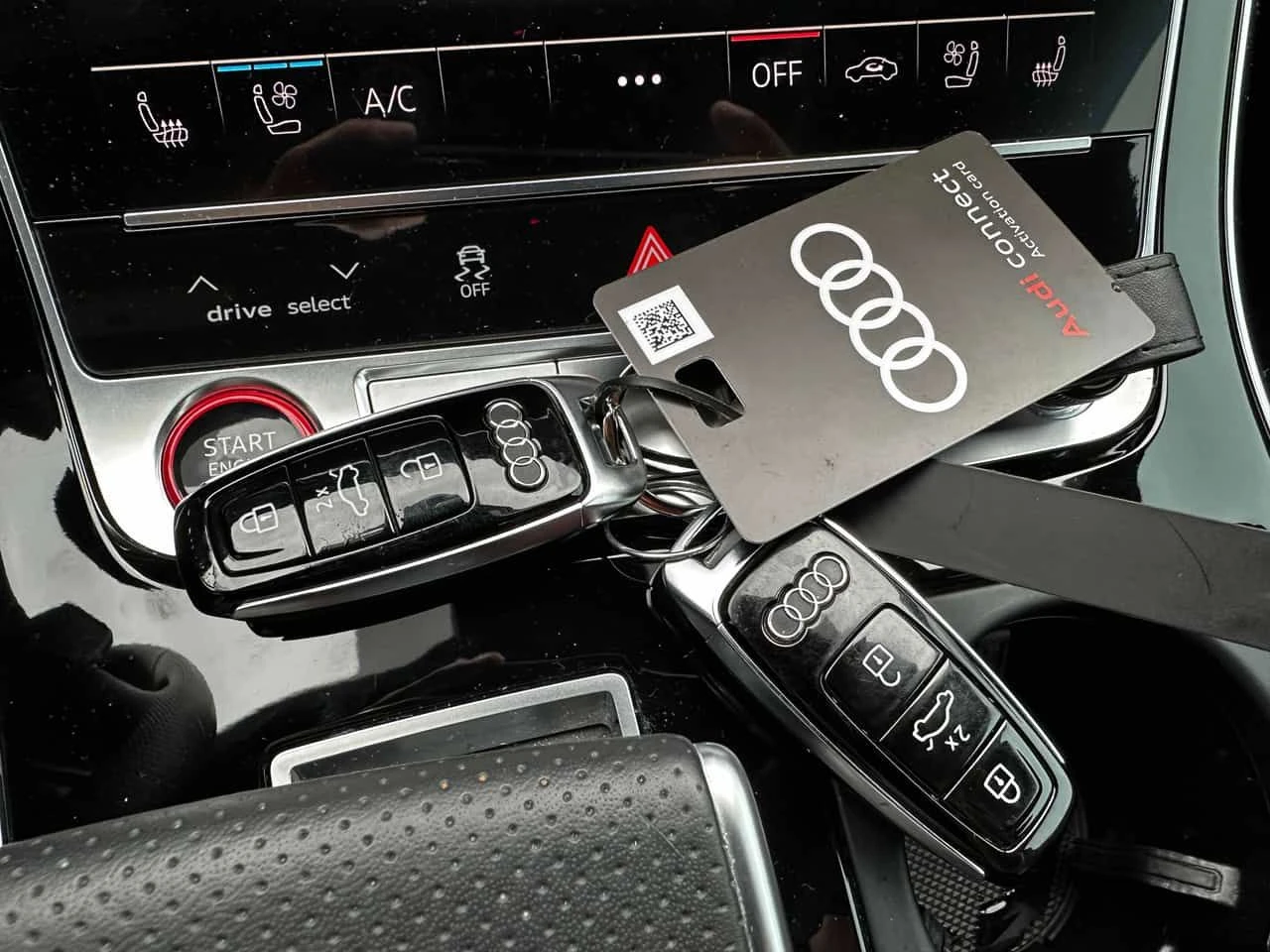 Audi SQ8 * ДИСТРОНИК* 360КАМЕРА* ПАНОРАМА* ПЕРФЕКТНО СЪСТОЯ, снимка 12 - Автомобили и джипове - 54213886