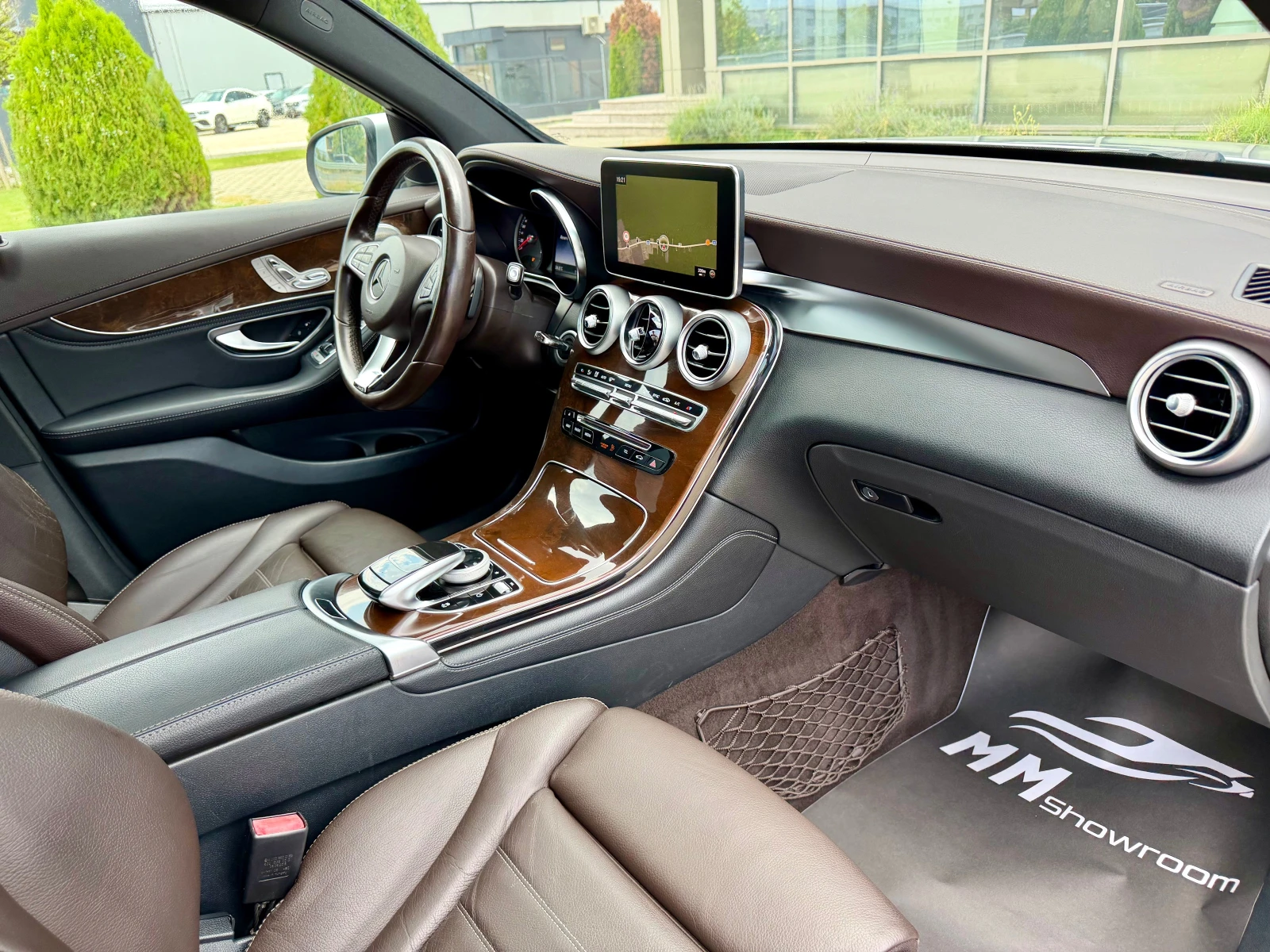 Mercedes-Benz GLC 250 AMG-4X4-КАМЕРА-ПАНОРАМА-ПАМЕТ-BURMASTER-LANE-ASIST, снимка 11 - Автомобили и джипове - 55642598