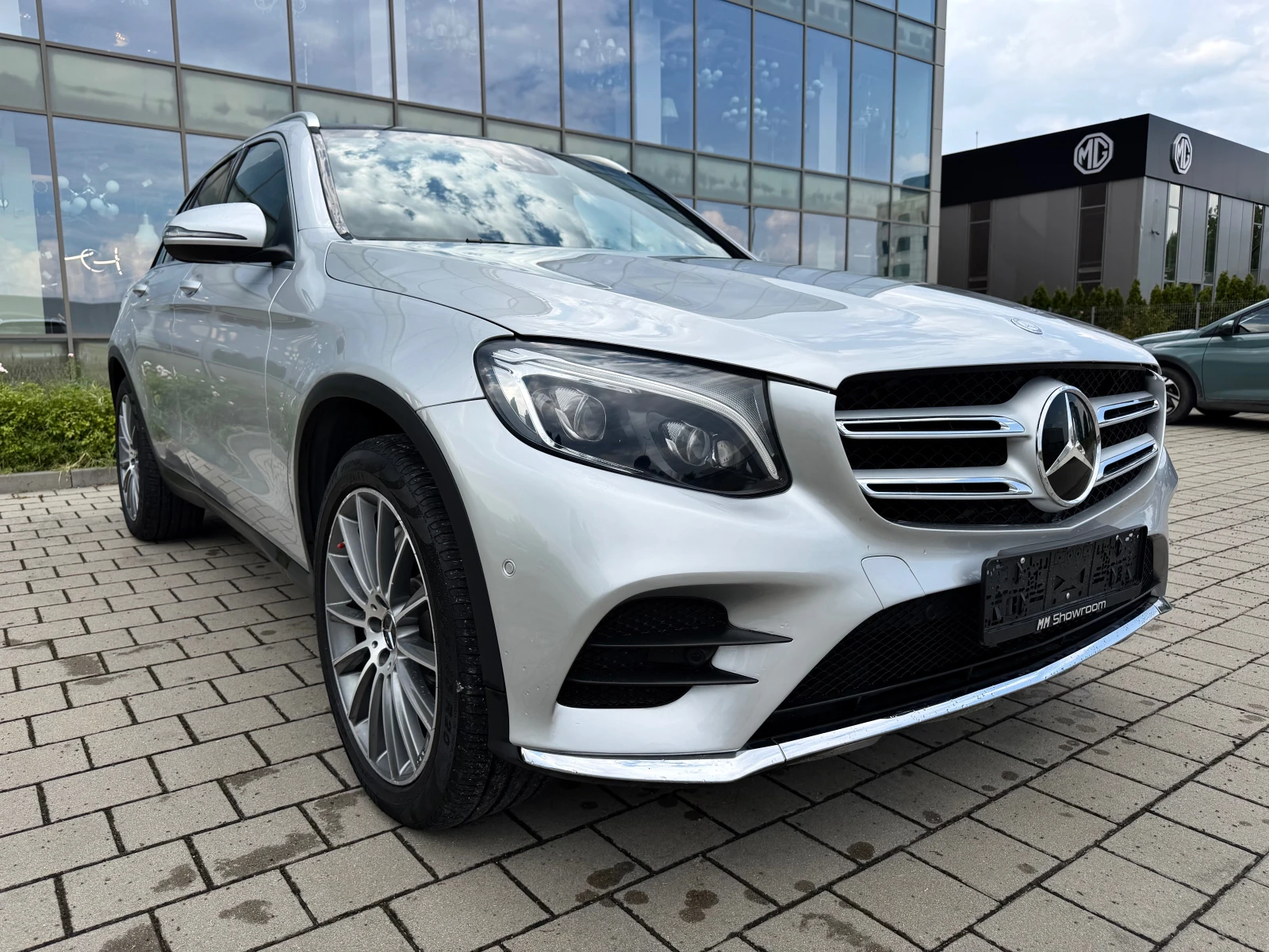 Mercedes-Benz GLC 250 AMG-4X4-КАМЕРА-ПАНОРАМА-ПАМЕТ-BURMASTER-LANE-ASIST, снимка 3 - Автомобили и джипове - 55642598