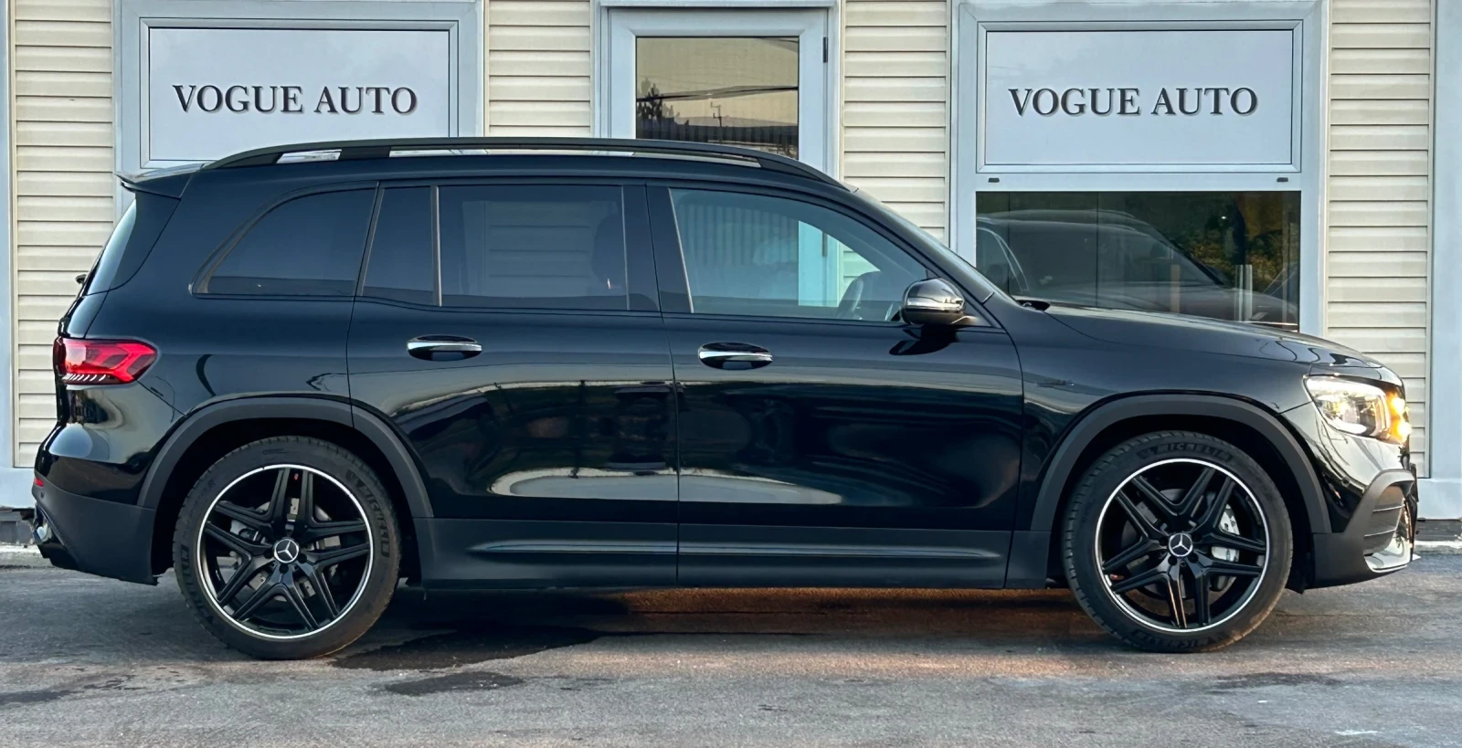 Mercedes-Benz GLB35AMG 4Matic* 6+ 1* ГАРАНЦИЯ ДО 11.2027* , снимка 4 - Автомобили и джипове - 55706591