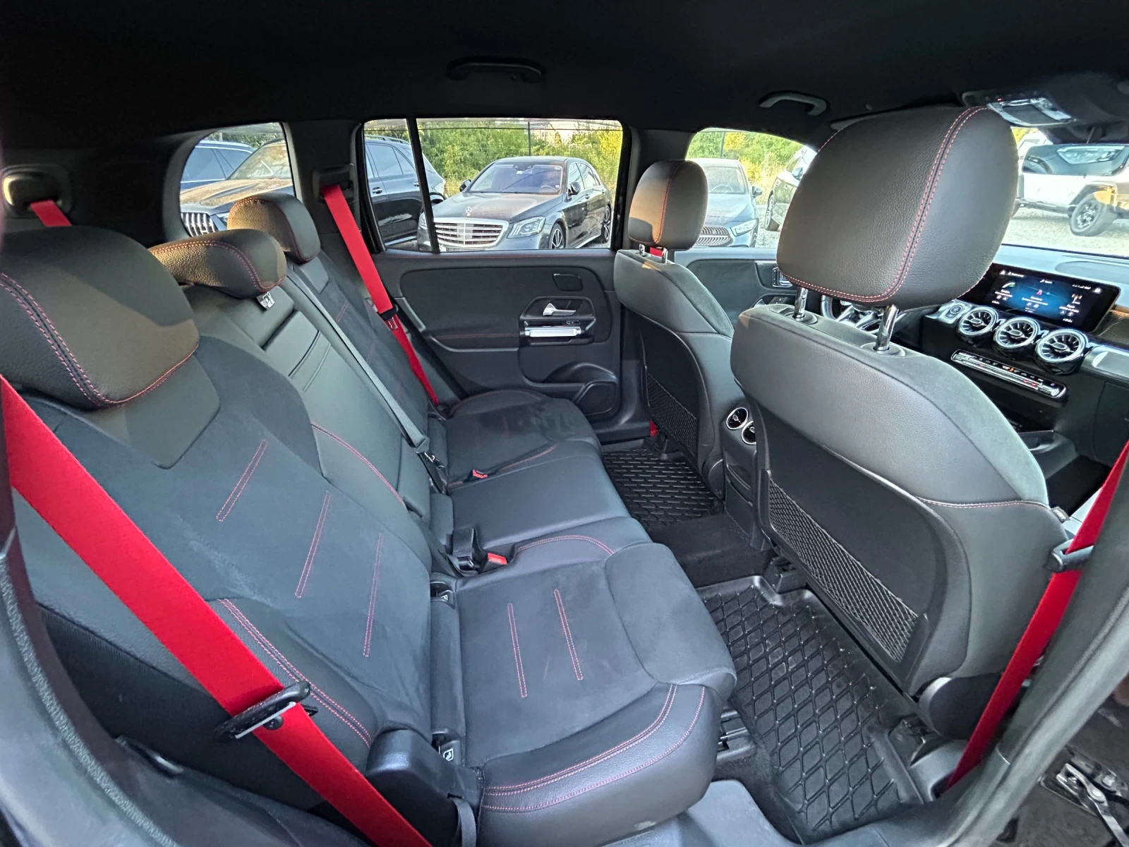 Mercedes-Benz GLB35AMG 4Matic* 6+ 1* ГАРАНЦИЯ ДО 11.2027* , снимка 14 - Автомобили и джипове - 55706591