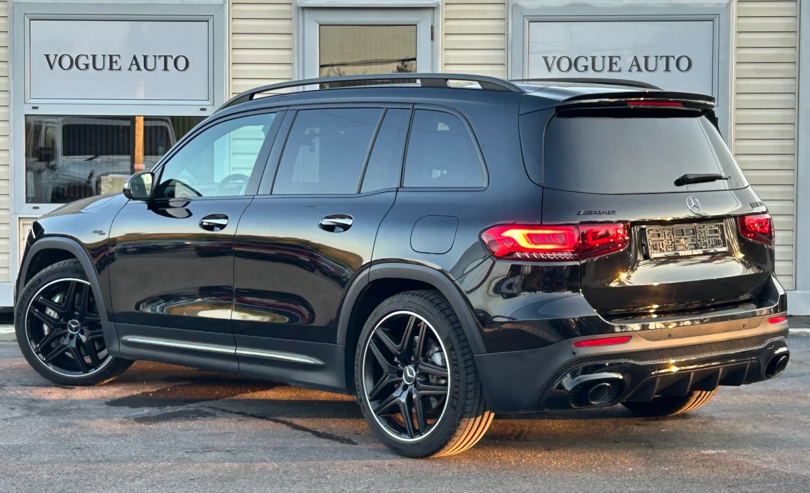 Mercedes-Benz GLB35AMG 4Matic* 6+ 1* ГАРАНЦИЯ ДО 11.2027* , снимка 2 - Автомобили и джипове - 55706591