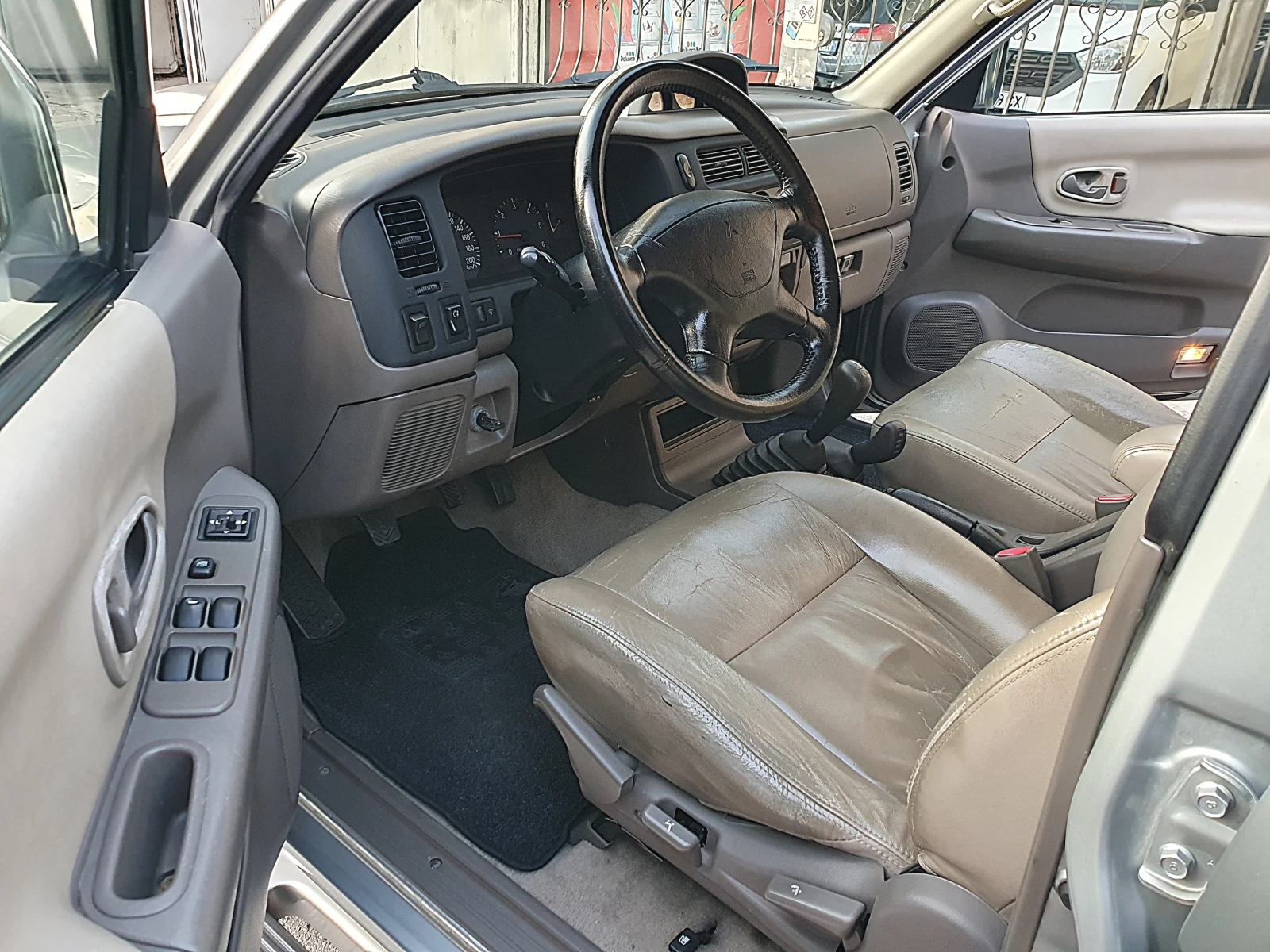 Mitsubishi Pajero sport 2.5TDI-KLIMATIK!, снимка 12 - Автомобили и джипове - 56145266