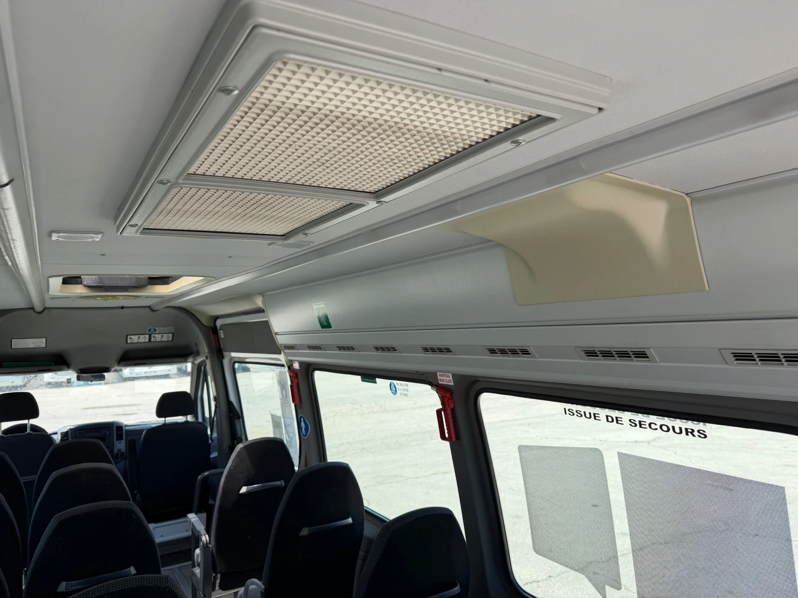 Mercedes-Benz Sprinter 516 transfer двойна klima Автоматична врата, снимка 6 - Бусове и автобуси - 54742500