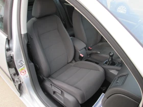 VW Golf 1.6I-102kc-НОВА-Сервизна история!!, снимка 14