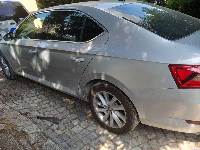 Skoda Superb, снимка 3 - Автомобили и джипове - 47059800