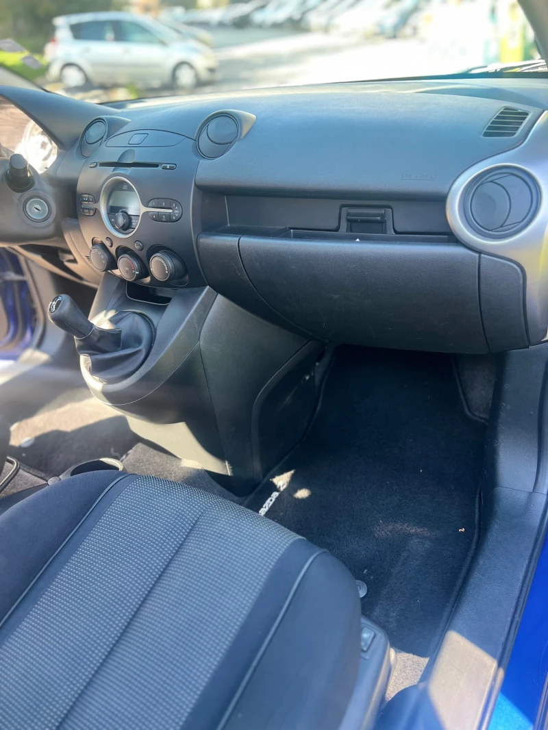 Mazda 2, снимка 11 - Автомобили и джипове - 47683158