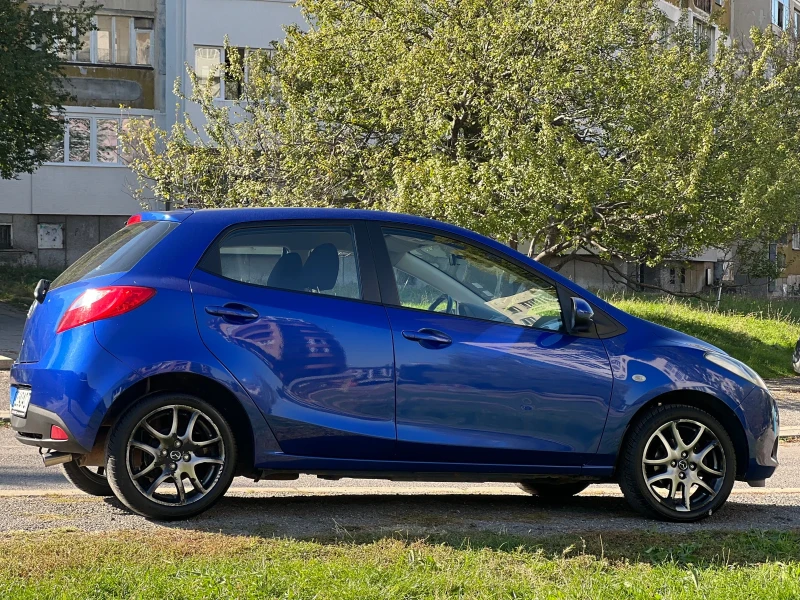 Mazda 2, снимка 1 - Автомобили и джипове - 47683158