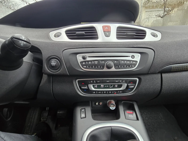 Renault Grand scenic 1.4, снимка 8 - Автомобили и джипове - 49551849