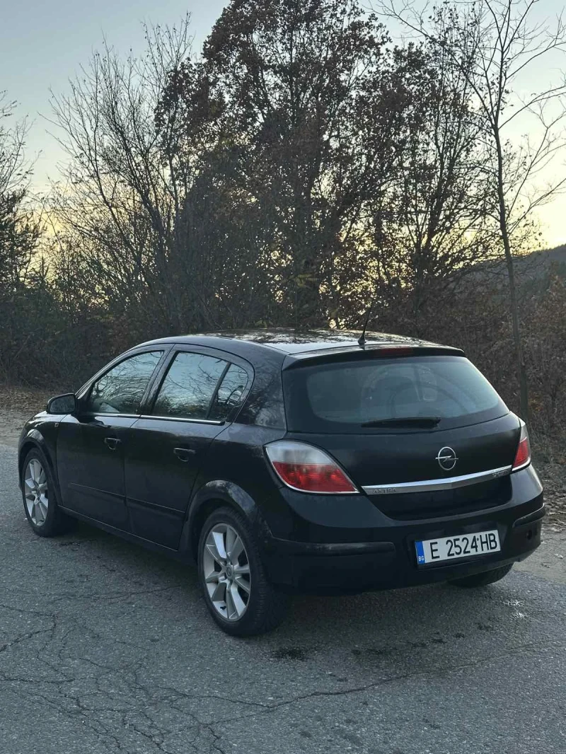 Opel Astra 1.7CDTI, снимка 2 - Автомобили и джипове - 52405623