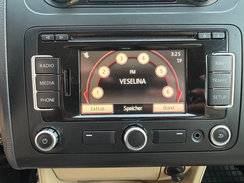 VW Touran 1.6 tdi 105kc, снимка 12 - Автомобили и джипове - 52733311