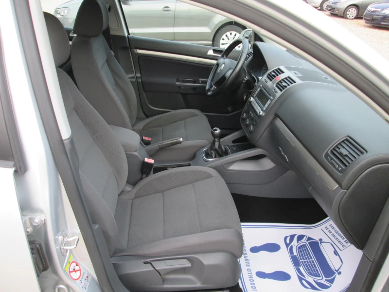 VW Golf 1.6I-102kc-НОВА-Сервизна история!!, снимка 15 - Автомобили и джипове - 53090006