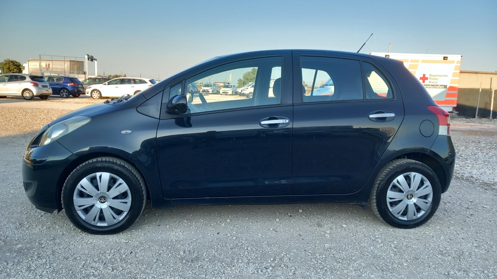 Toyota Yaris 1.4D-4D-6ск/КЛИМАТРОНИК - изображение 6