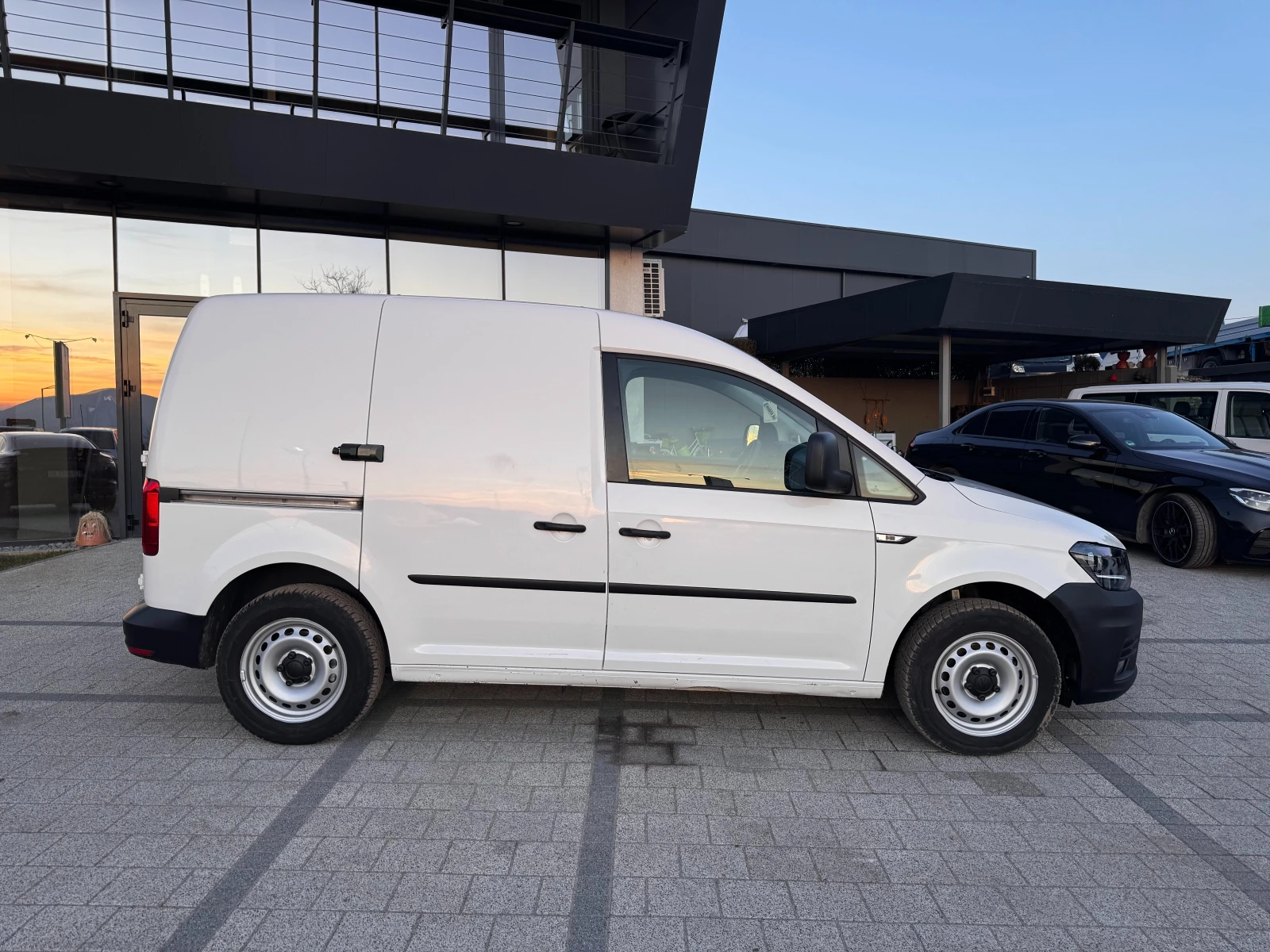 VW Caddy 2.0TDI Клима Euro 6 - изображение 7