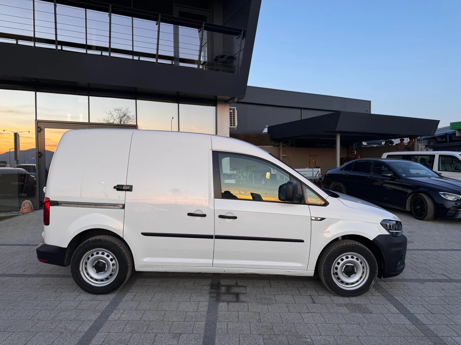 VW Caddy 2.0TDI Клима Euro 6 - изображение 6