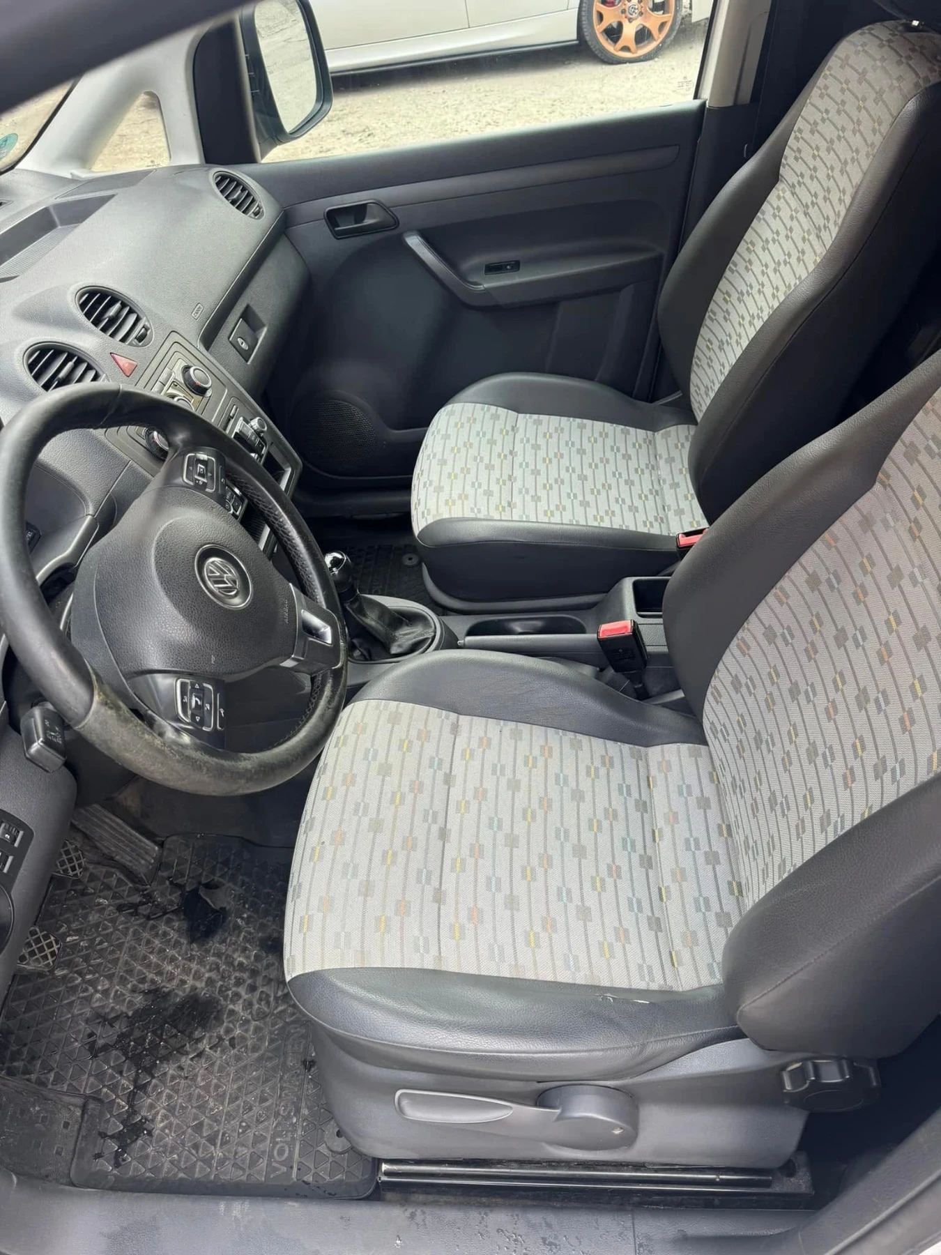 VW Caddy 1.6d 105к.с - изображение 4