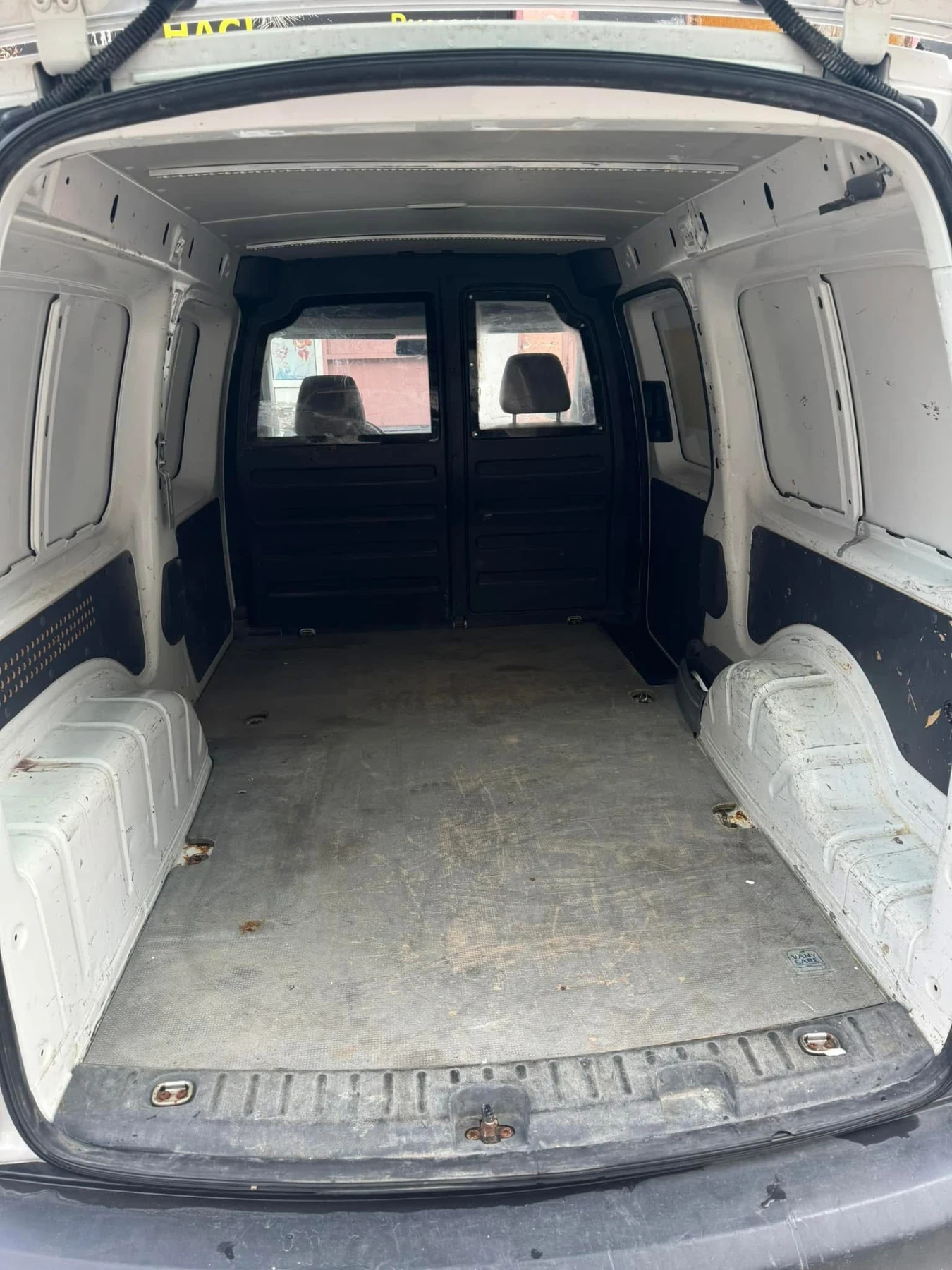 VW Caddy 1.6d 105к.с - изображение 3