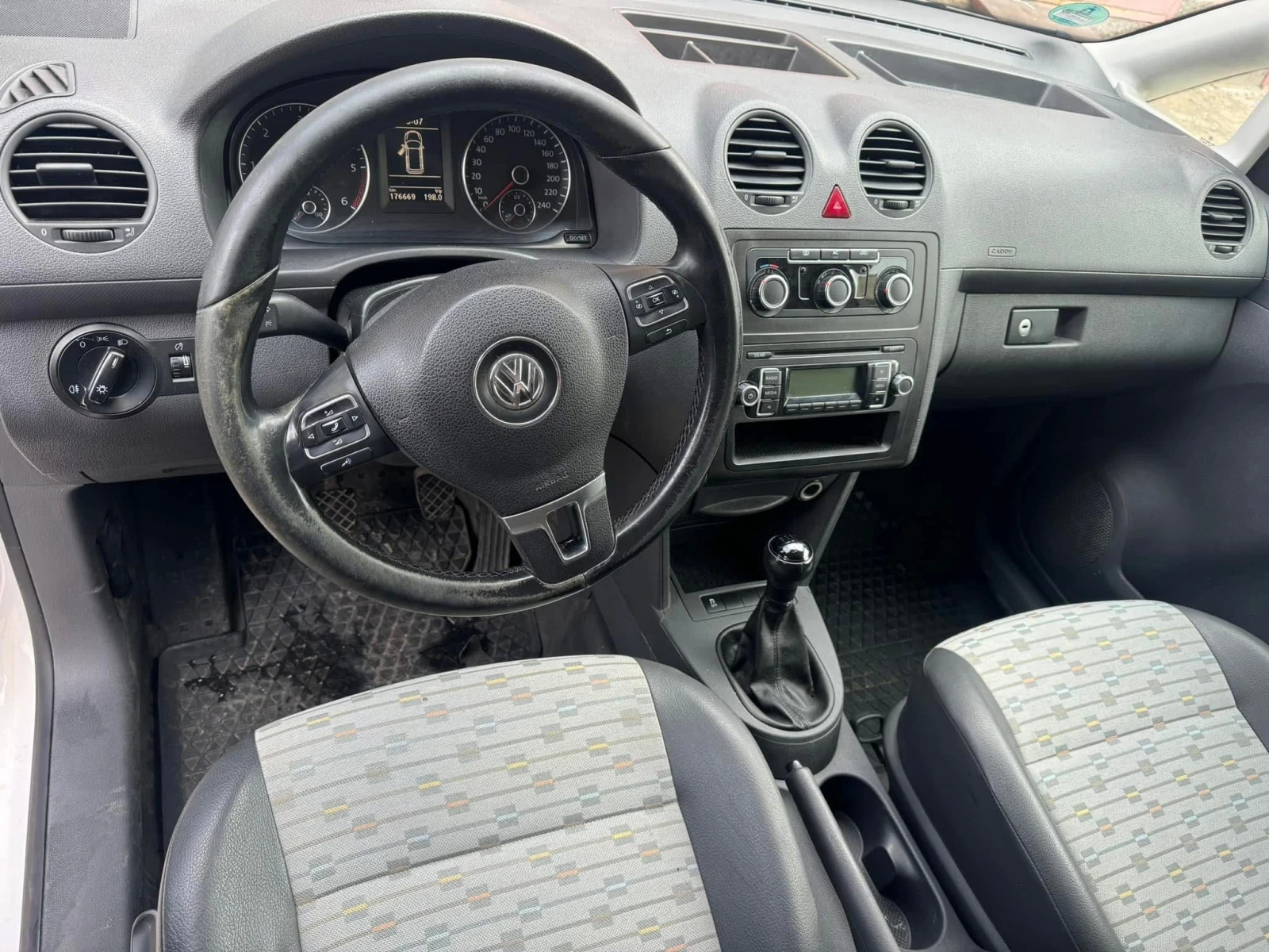 VW Caddy 1.6d 105к.с - изображение 8