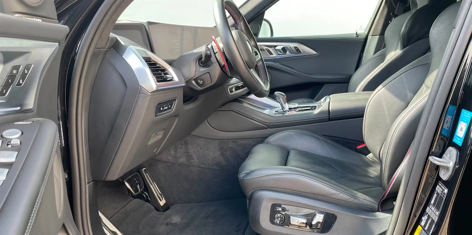 BMW XM 50e/475HP/360/4X4/B&O/PANO/ACC/HUD/DIGITAL/248z, снимка 8 - Автомобили и джипове - 54057315