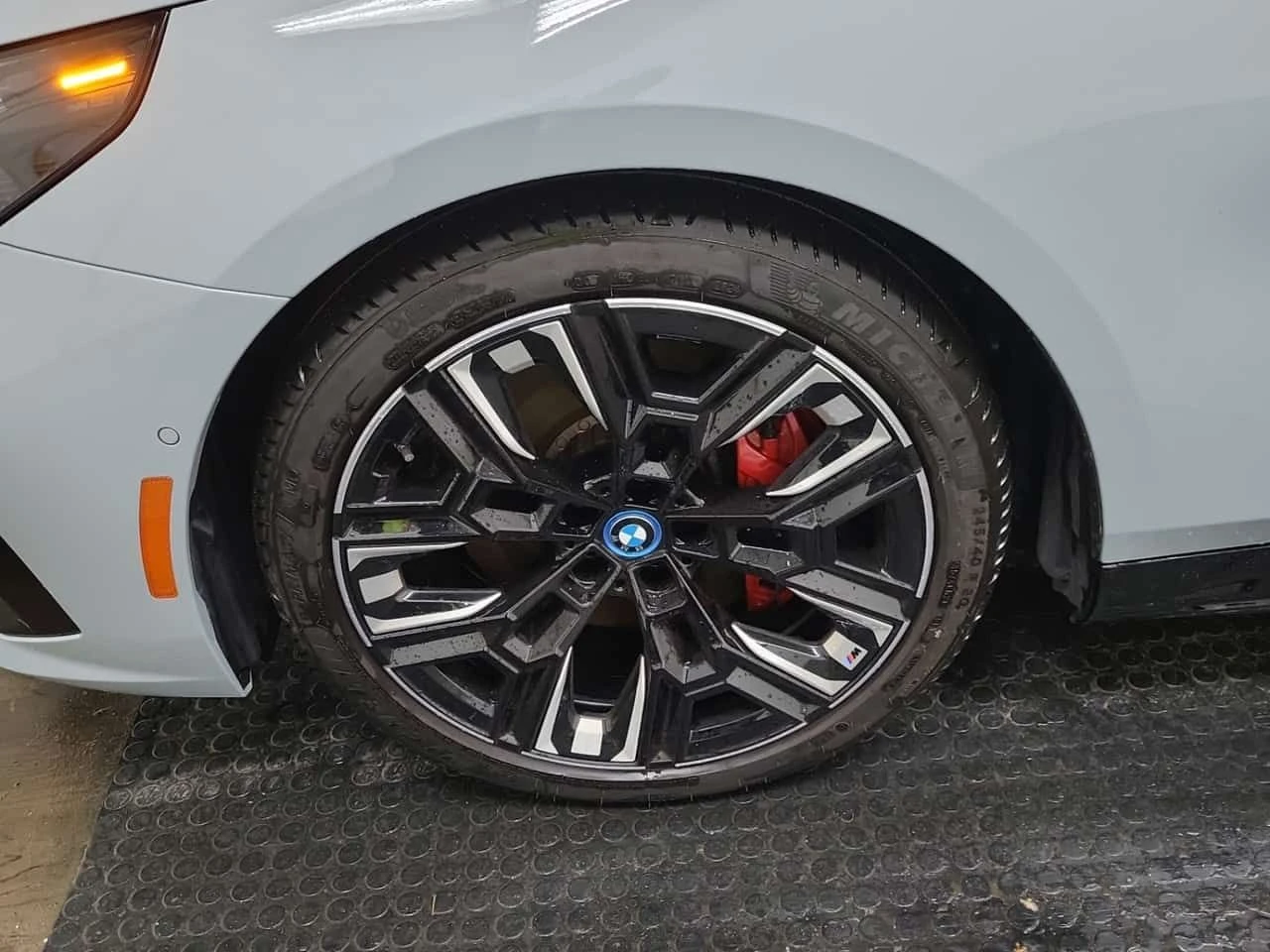 BMW i5 M60 XDRIVE| BROOKLYN GREY| B&W| HUD| 360| 2 КЛЮЧА, снимка 6 - Автомобили и джипове - 54156465