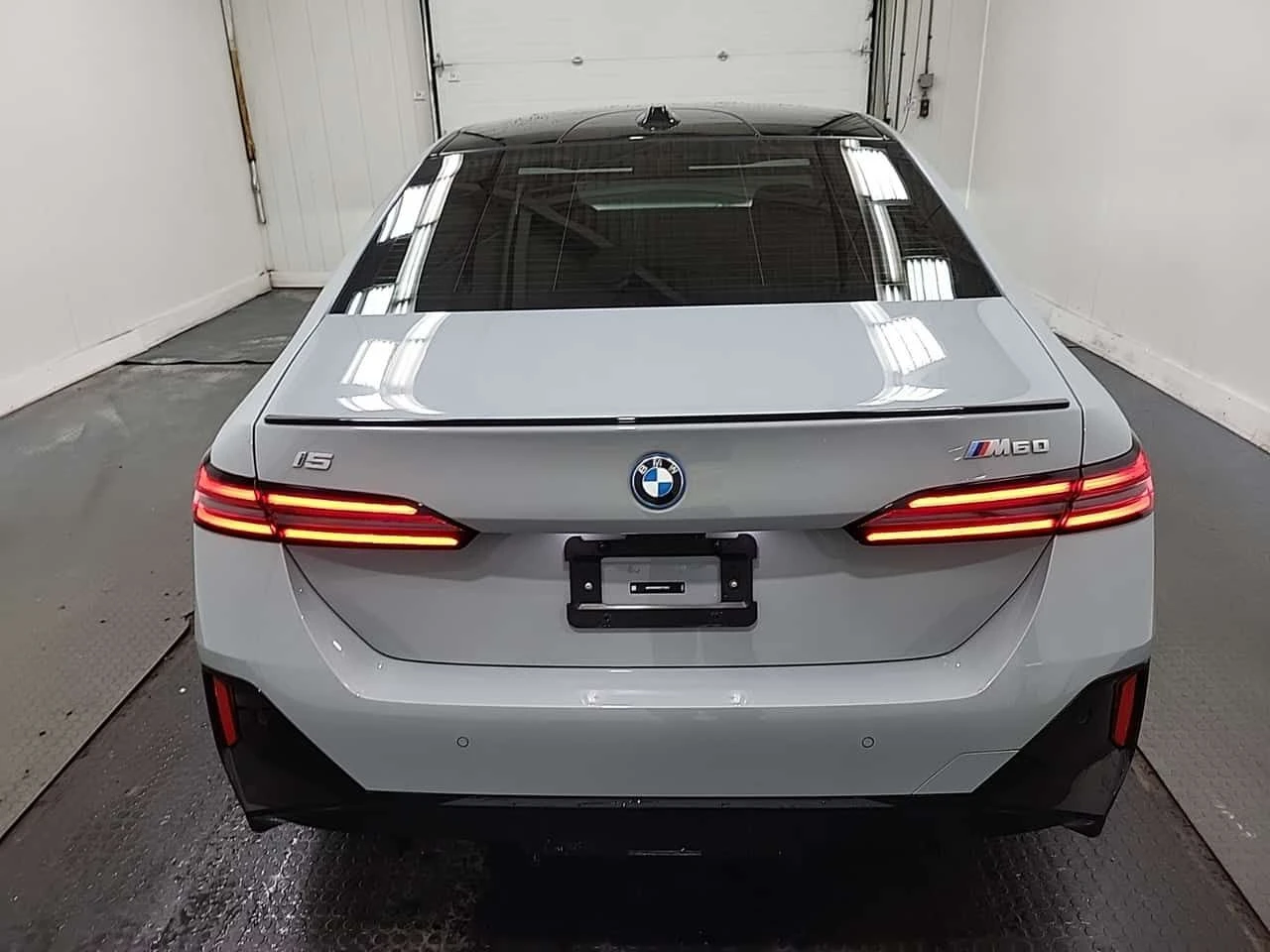 BMW i5 M60 XDRIVE| BROOKLYN GREY| B&W| HUD| 360| 2 КЛЮЧА, снимка 5 - Автомобили и джипове - 54156465