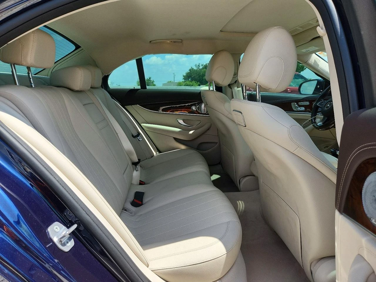 Mercedes-Benz E 400 3.0l 4Matic, снимка 10 - Автомобили и джипове - 55158687