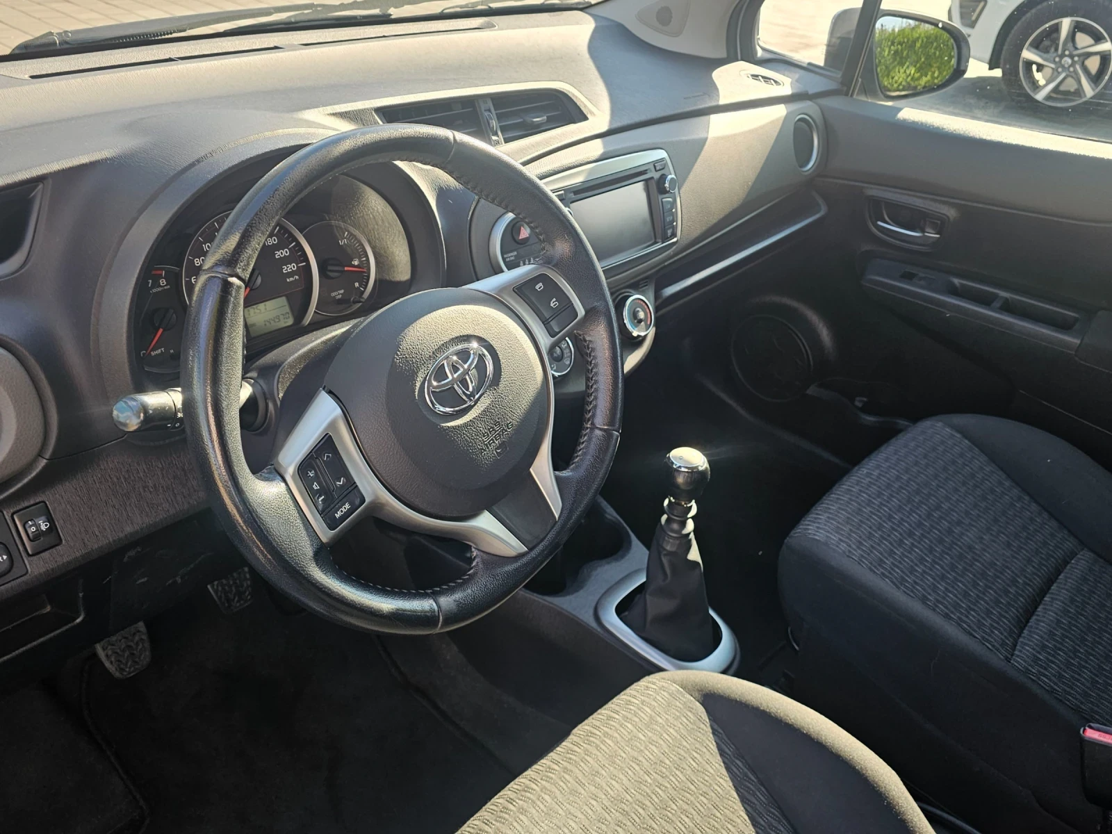 Toyota Yaris 1.33I * 144900km* 2014, снимка 7 - Автомобили и джипове - 55675404