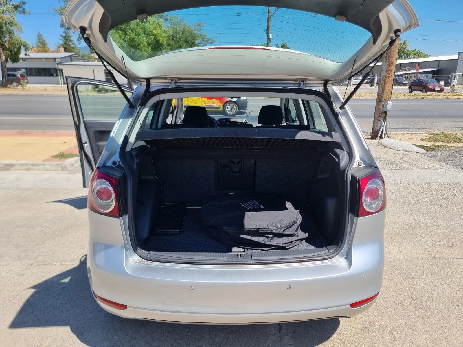 VW Golf Plus 1.6i-Gpl-Euro-5A, снимка 11 - Автомобили и джипове - 55749941