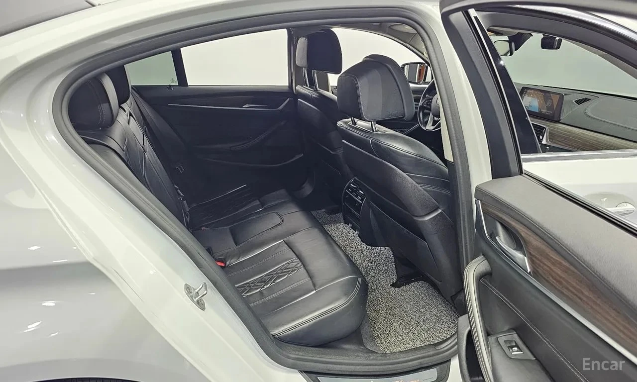 BMW 530 * 530i Luxury Plus * ЦЕНА ДО БГ, снимка 12 - Автомобили и джипове - 56132468