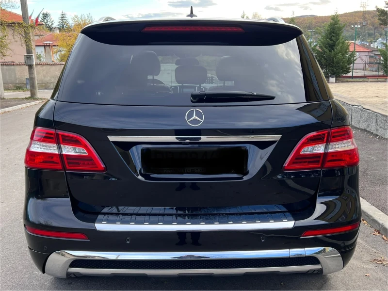 Mercedes-Benz ML 350 BlueTec* 4Matic* Pano* AMG-Line* Distronic, снимка 6 - Автомобили и джипове - 52185061