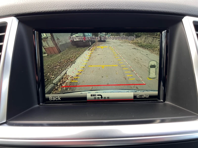 Mercedes-Benz ML 350 BlueTec* 4Matic* Pano* AMG-Line* Distronic, снимка 11 - Автомобили и джипове - 52185061