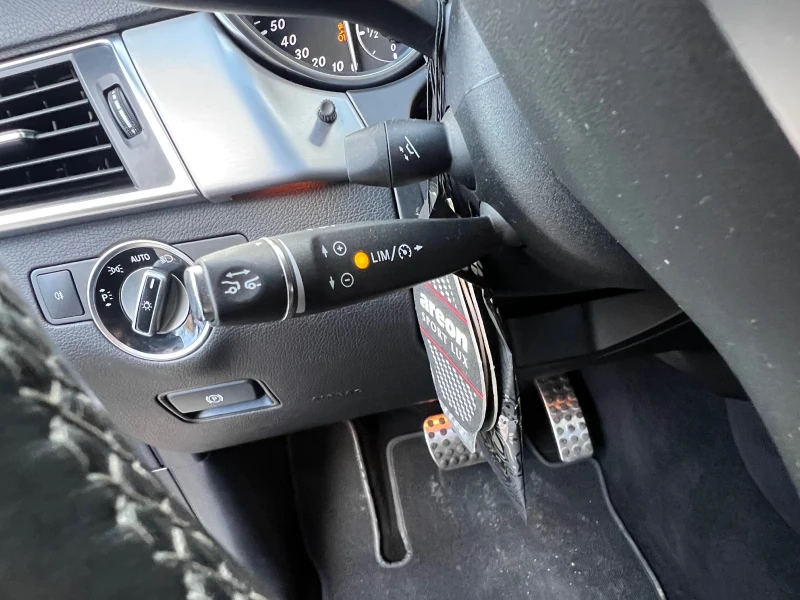 Mercedes-Benz ML 350 BlueTec* 4Matic* Pano* AMG-Line* Distronic, снимка 16 - Автомобили и джипове - 52185061
