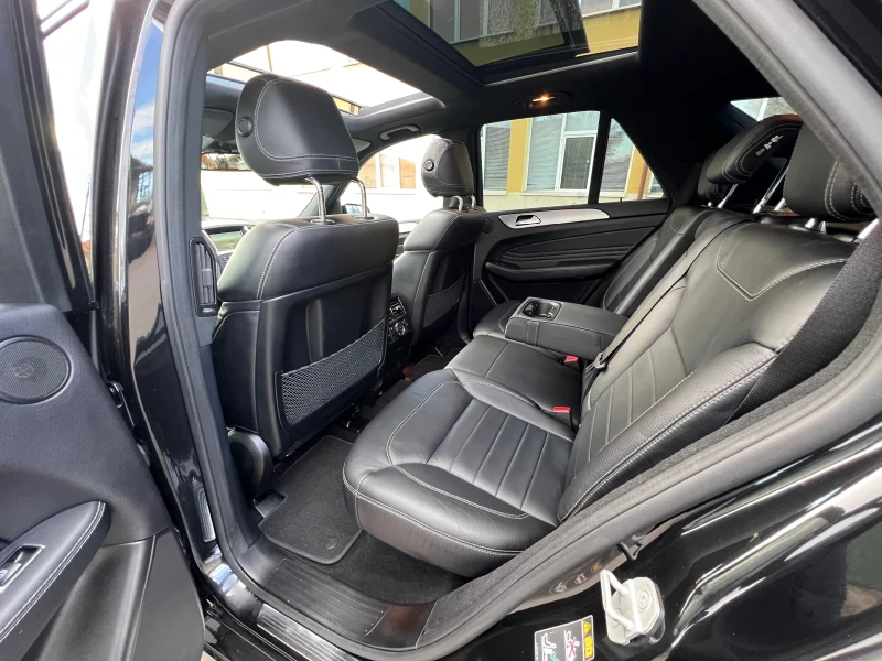 Mercedes-Benz ML 350 BlueTec* 4Matic* Pano* AMG-Line* Distronic, снимка 8 - Автомобили и джипове - 52185061
