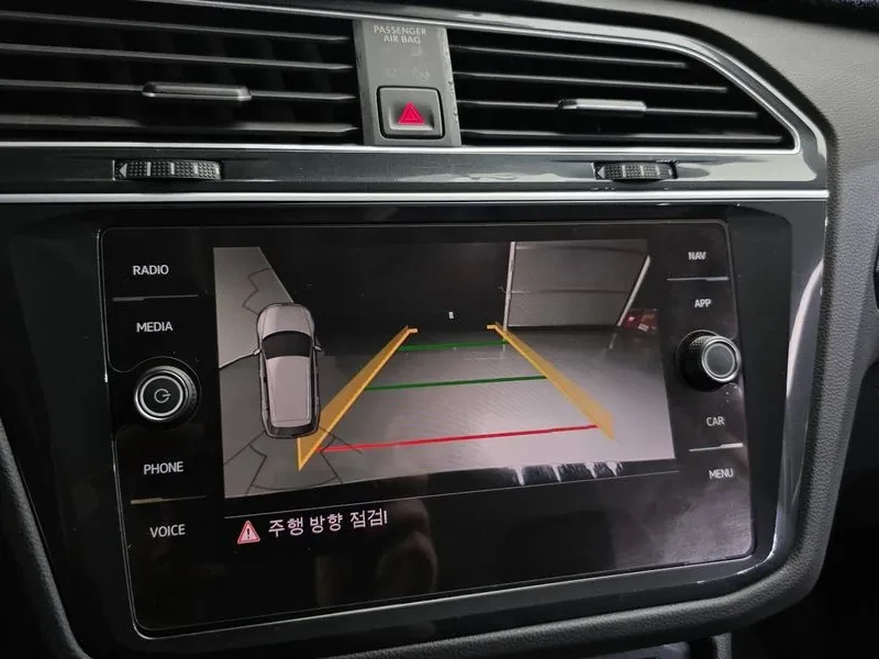 VW Tiguan 2.0 TDI PREMIUM, снимка 14 - Автомобили и джипове - 55560258