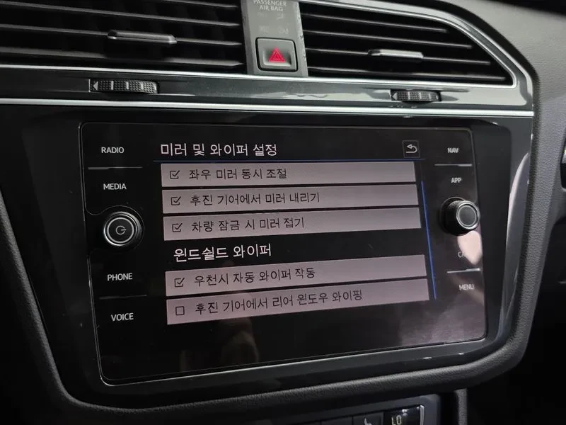 VW Tiguan 2.0 TDI PREMIUM, снимка 17 - Автомобили и джипове - 55560258