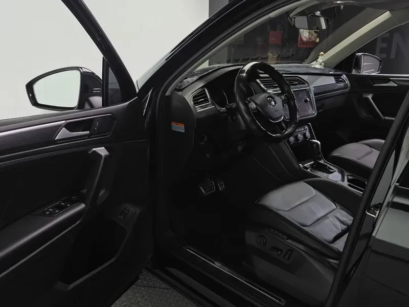 VW Tiguan 2.0 TDI PREMIUM, снимка 10 - Автомобили и джипове - 55560258