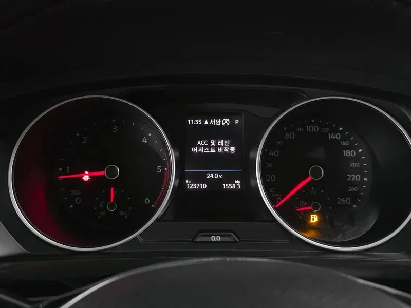 VW Tiguan 2.0 TDI PREMIUM, снимка 8 - Автомобили и джипове - 55560258