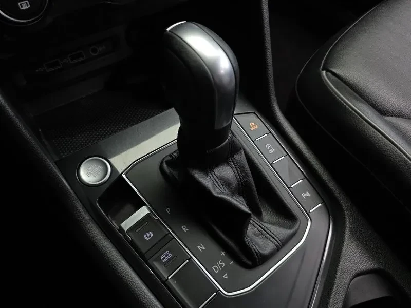 VW Tiguan 2.0 TDI PREMIUM, снимка 9 - Автомобили и джипове - 55560258