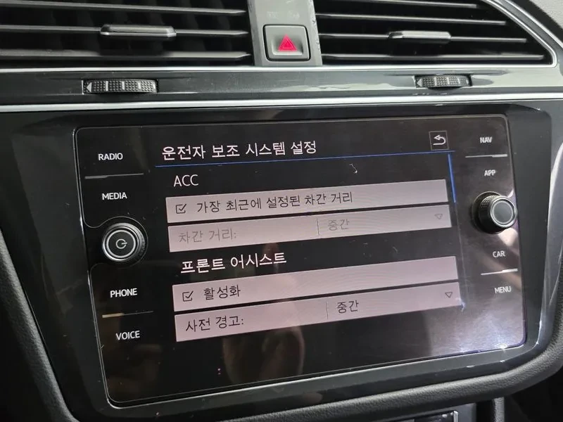 VW Tiguan 2.0 TDI PREMIUM, снимка 15 - Автомобили и джипове - 55560258