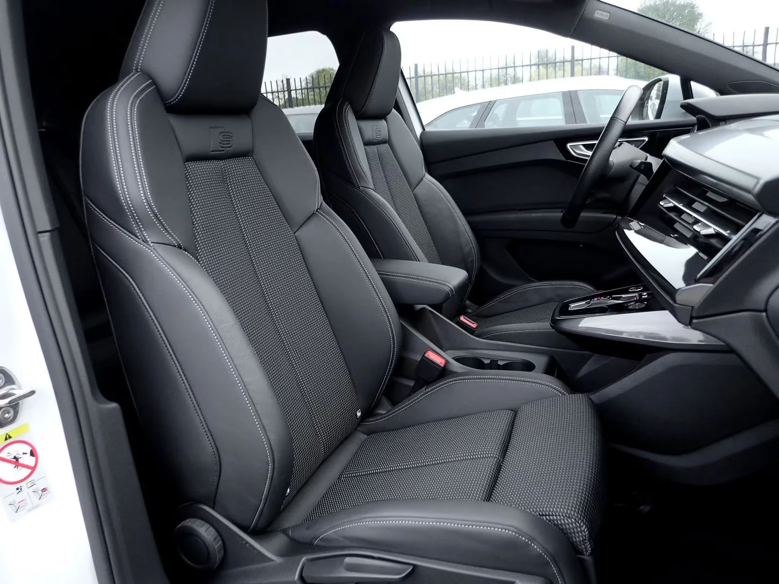 Audi Q4 Etron35/170HP/S-LINE/CAM/KEYLESS/NAVI/DIGITAL/840v | Mobile.bg � ����������� 13