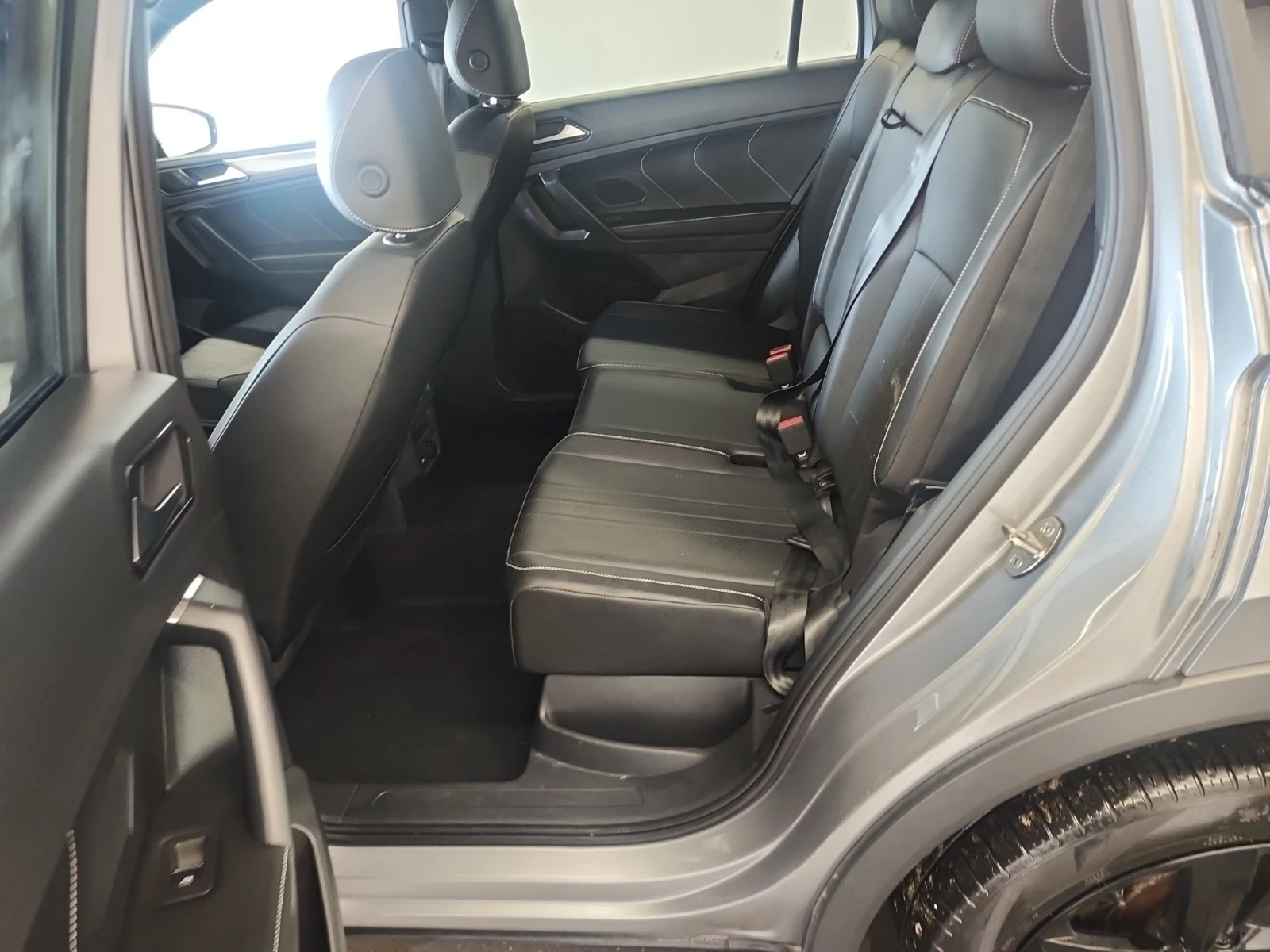 VW Tiguan COMFORTLINE R-LINE BLACK EDITION/AWD/Pano, снимка 11 - Автомобили и джипове - 54948406