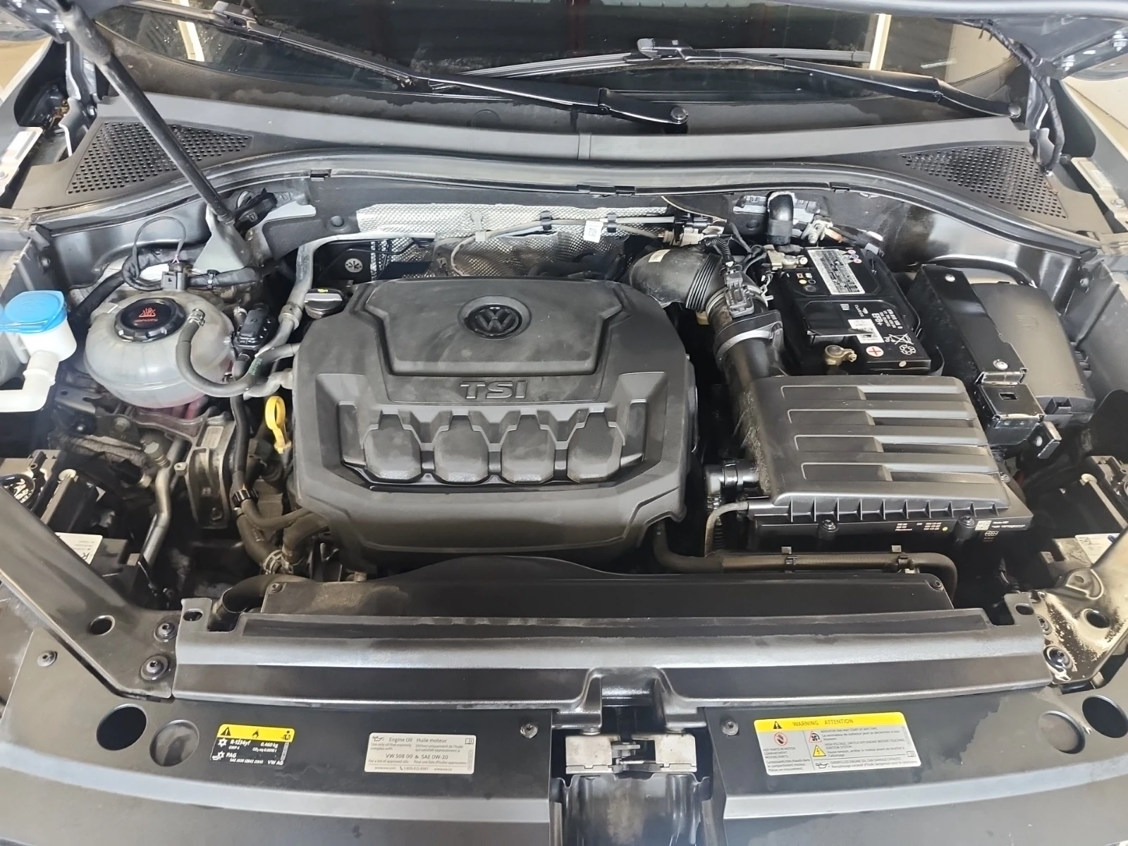 VW Tiguan COMFORTLINE R-LINE BLACK EDITION/AWD/Pano, снимка 15 - Автомобили и джипове - 54948406