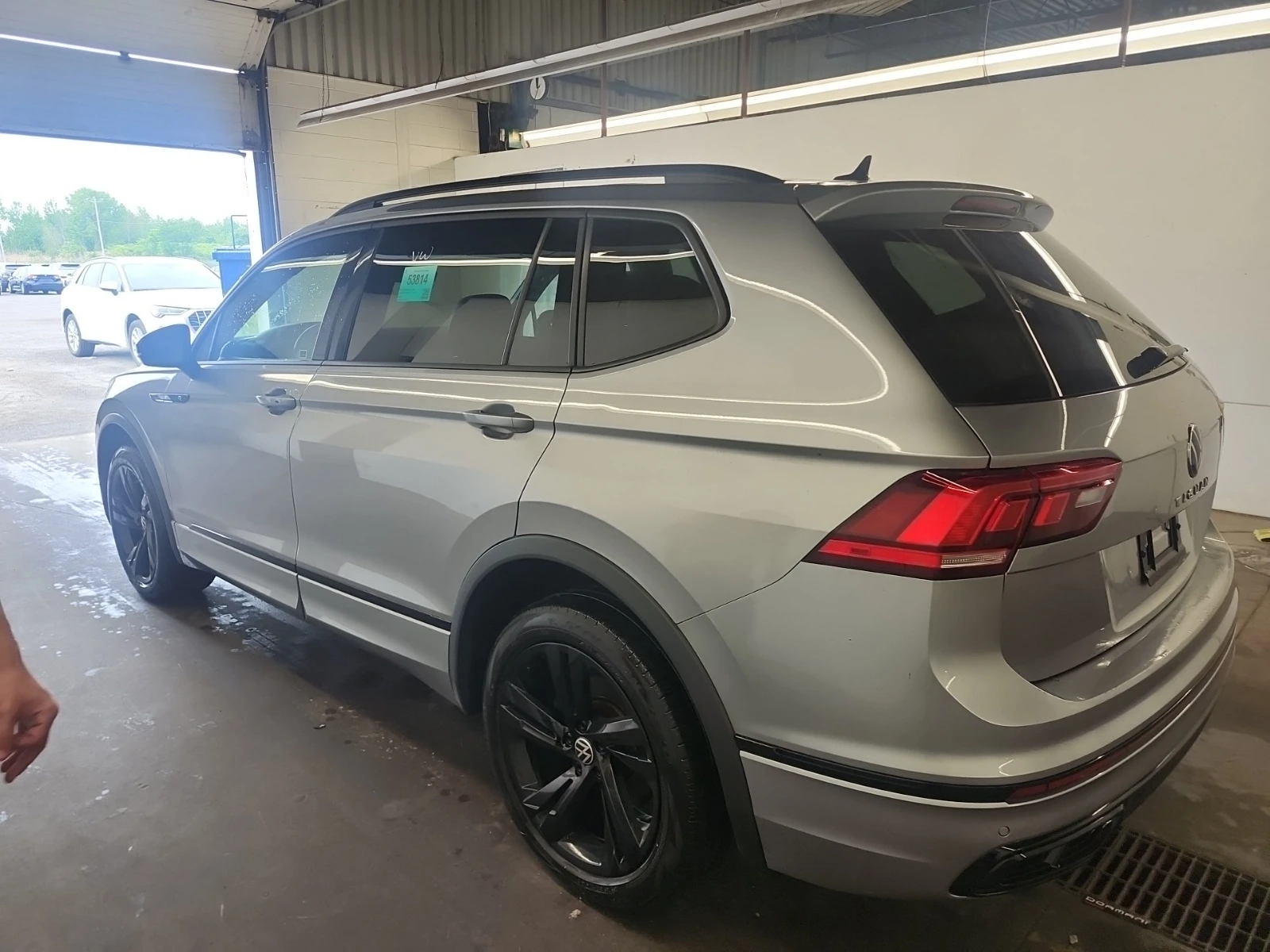 VW Tiguan COMFORTLINE R-LINE BLACK EDITION/AWD/Pano, снимка 4 - Автомобили и джипове - 54948406