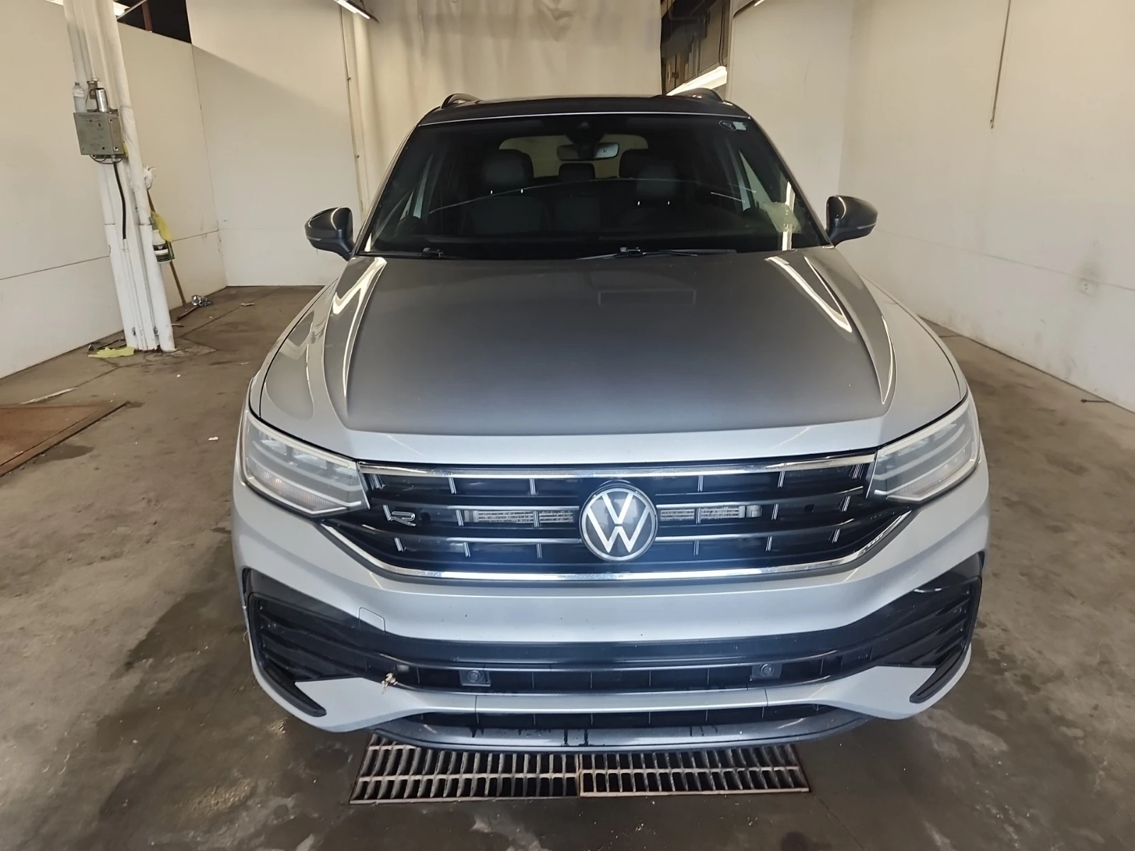 VW Tiguan COMFORTLINE R-LINE BLACK EDITION/AWD/Pano, снимка 3 - Автомобили и джипове - 54948406