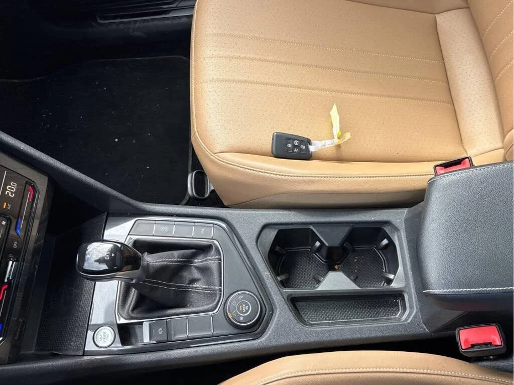 VW Tiguan 2.0* 4MOTION* R-LINE* ПАНО* КАМЕРА* КРАЙНА ЦЕНА, снимка 12 - Автомобили и джипове - 56209036