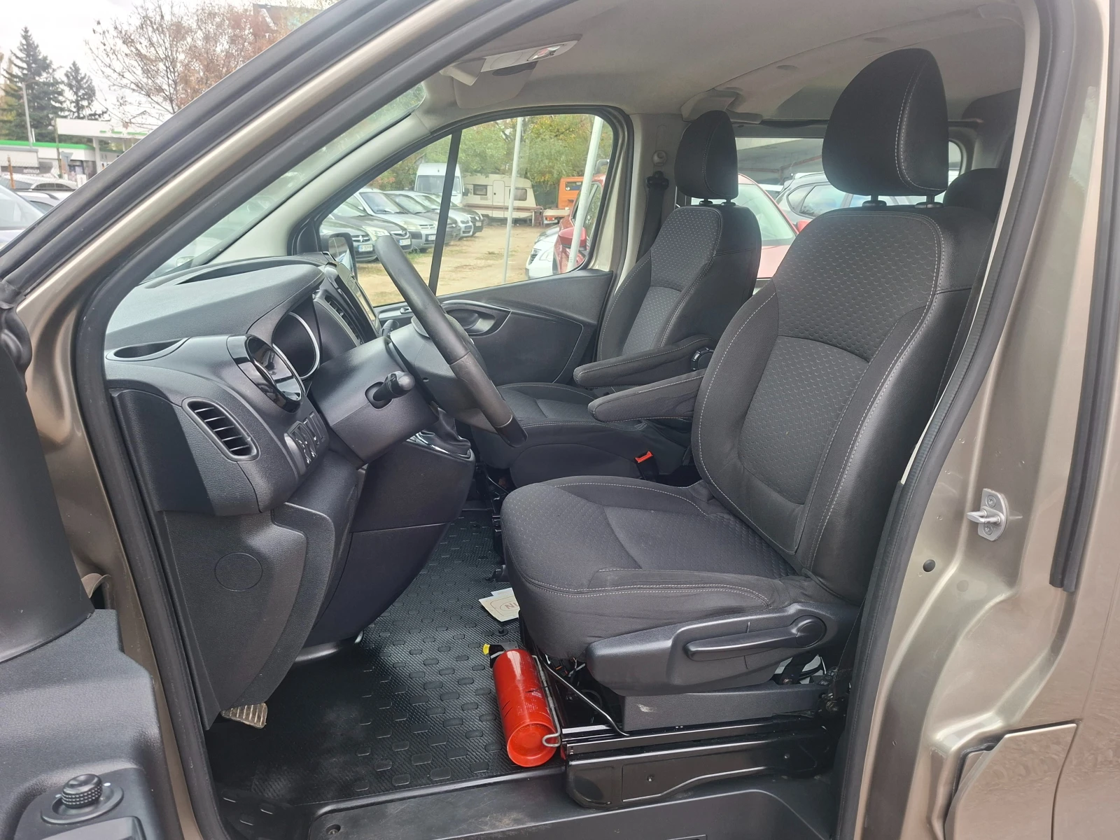 Opel Vivaro 4+ 1 места. ТОП, снимка 6 - Бусове и автобуси - 56737482