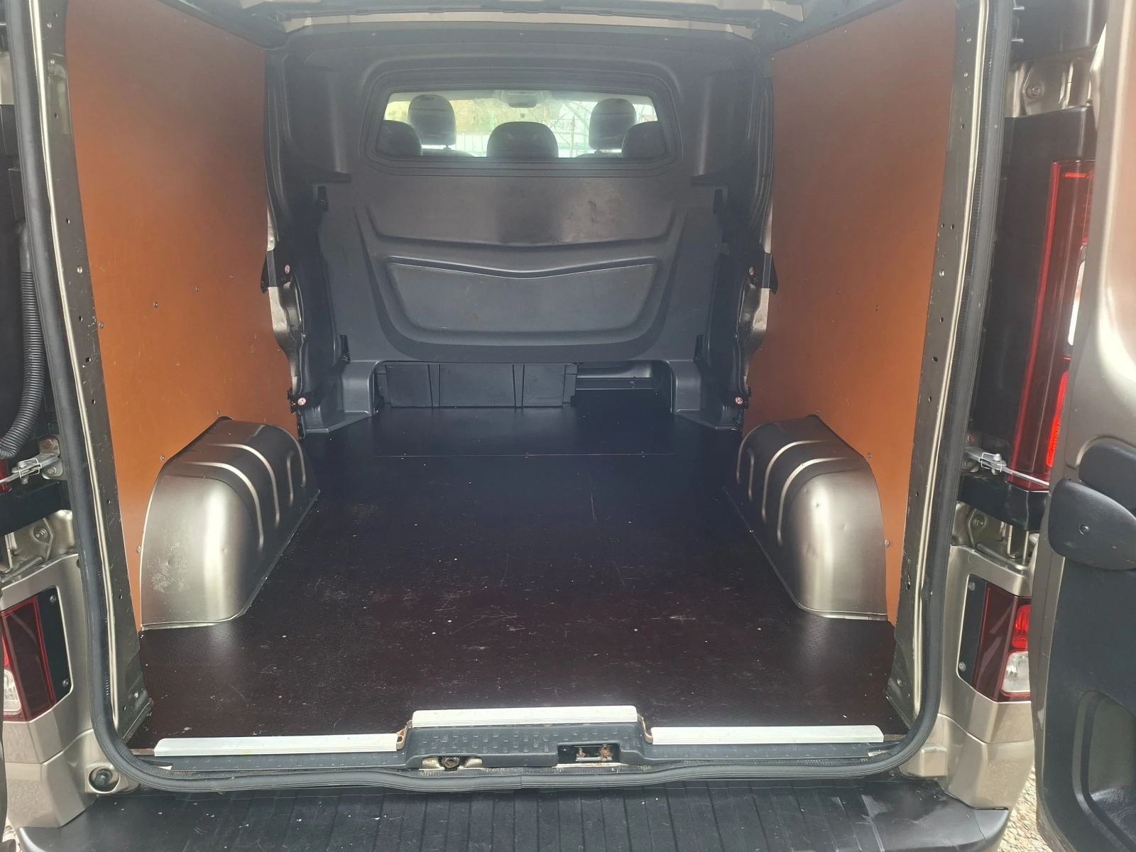 Opel Vivaro 4+ 1 места. ТОП, снимка 13 - Бусове и автобуси - 56737482