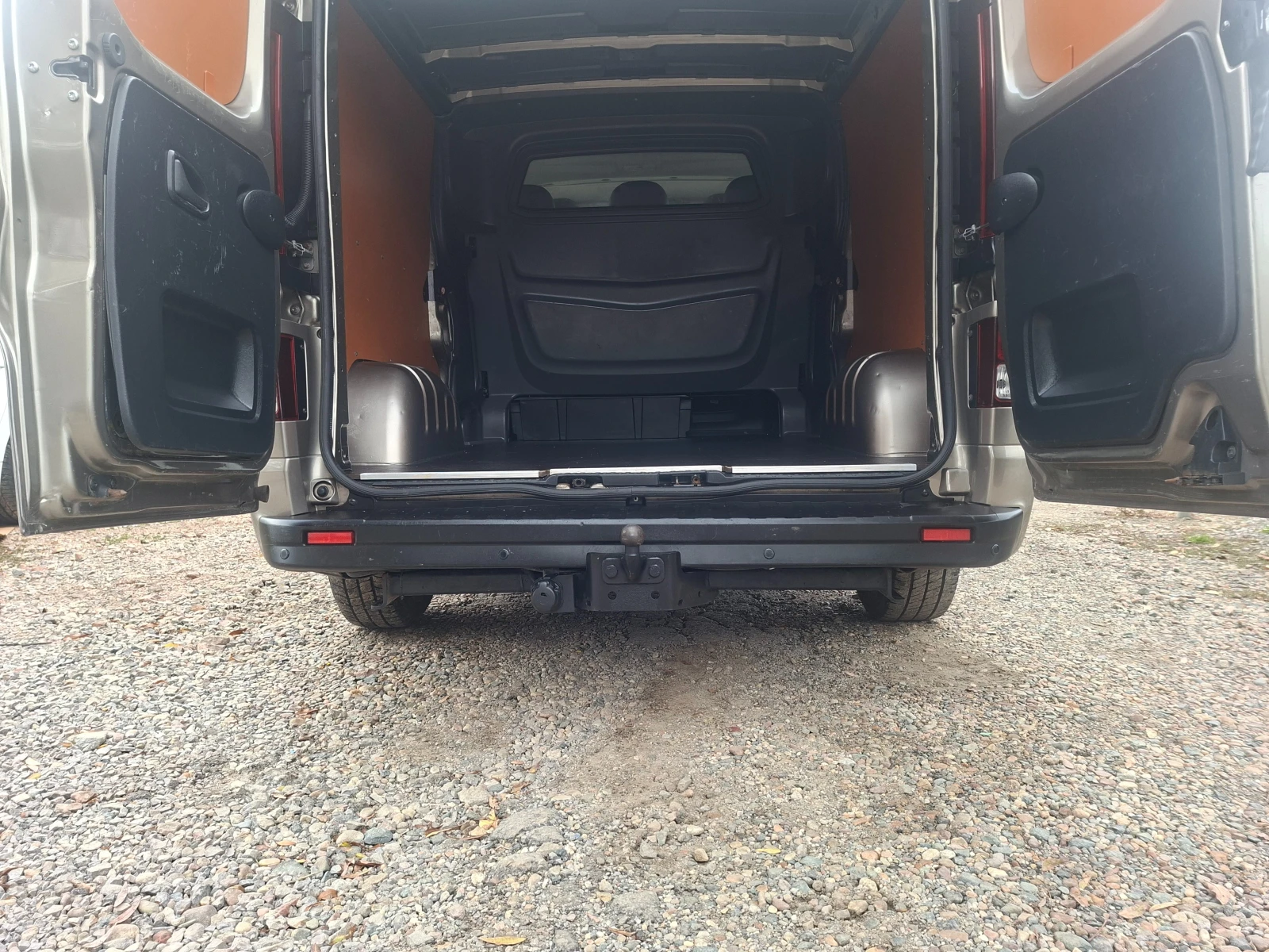 Opel Vivaro 4+ 1 места. ТОП, снимка 12 - Бусове и автобуси - 56737482