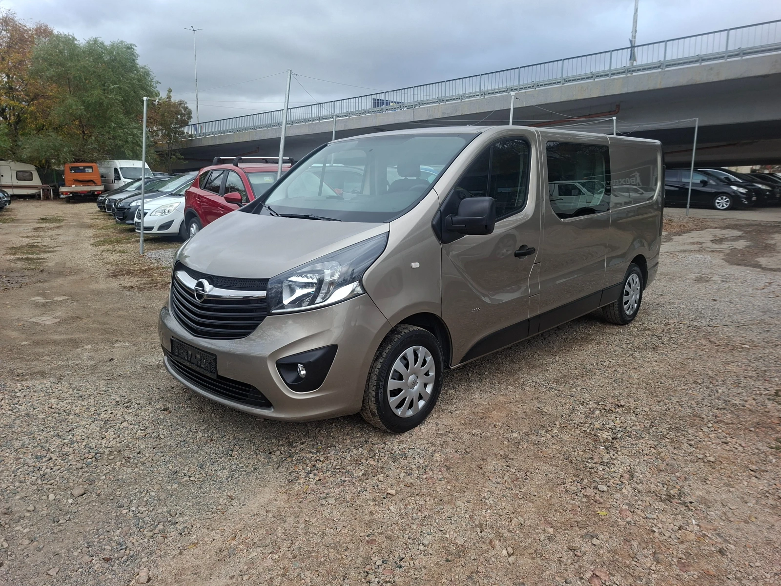 Opel Vivaro 4+ 1 места. ТОП