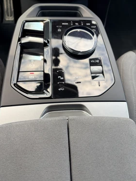 BMW iX 45 M Sport Pro, снимка 11